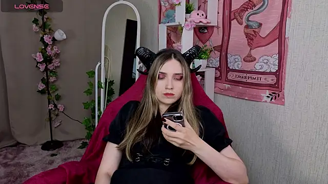 Snapshot of NocturneHuntress chatting on June 26, 2026, 7:47 am NocturneHuntress online show from June 26, 2026, 7:47 am