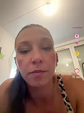 chiara-loveandlife online show from June 1, 2026, 7:52 am