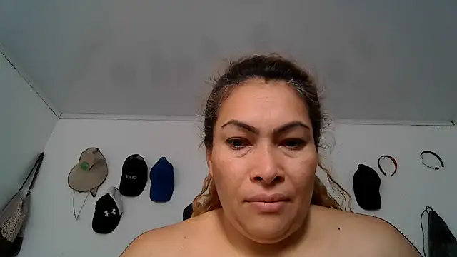 Layla-Astrum online show from May 21, 2026, 12:46 pm