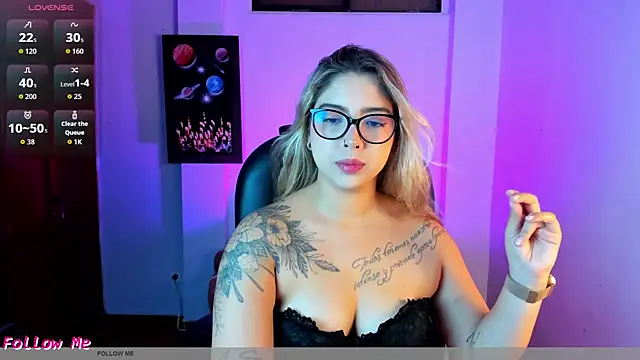 Snapshot of EvaGold_ chatting on June 9, 2026, 11:28 pm EvaGold online show from June 9, 2026, 11:28 pm