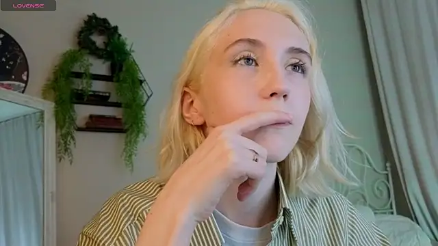 Snapshot of Elen__Moore chatting on May 29, 2026, 4:24 pm Elen Moore online show from May 29, 2026, 4:24 pm
