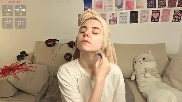 Snapshot of Honey_Lia chatting on July 14, 2026, 5:08 pm Honey Lia online show from July 14, 2026, 5:08 pm