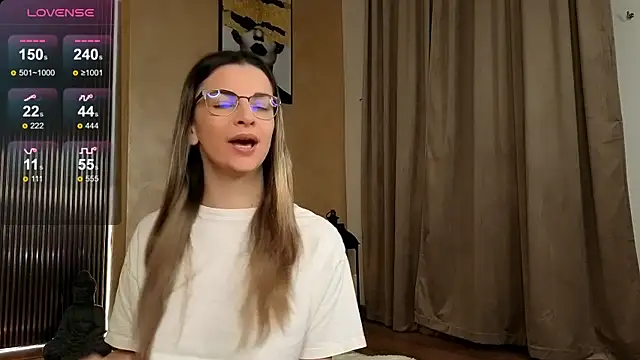 Snapshot of Hope_for_fun chatting on June 12, 2026, 8:39 pm Hope for fun online show from June 12, 2026, 8:39 pm