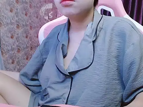 Snapshot of Julie_Ulie chatting on May 20, 2026, 7:22 pm Julie Ulie online show from May 20, 2026, 7:22 pm