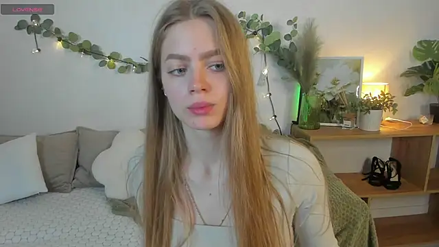 Snapshot of HoneyEmilly chatting on May 30, 2026, 9:26 am HoneyEmilly online show from May 30, 2026, 9:26 am