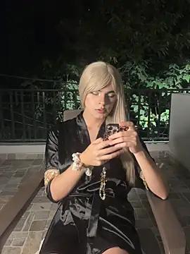 Snapshot of lanadoll20 chatting on July 1, 2026, 12:44 am lanadoll20 online show from July 1, 2026, 12:44 am