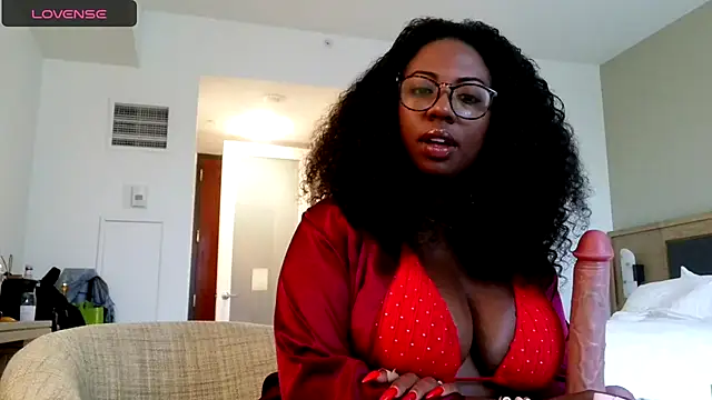 Snapshot of CyndyLouWho chatting on July 10, 2026, 6:19 pm CyndyLouWho online show from July 10, 2026, 6:19 pm