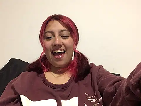 Snapshot of Emma_Cut chatting on June 4, 2026, 1:32 am Emma Cut online show from June 4, 2026, 1:32 am