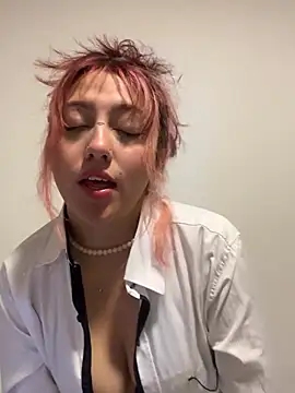 Emma Cut online show from May 28, 2026, 11:10 pm