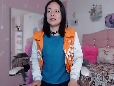 ivyyemerald  online show from May 28, 2026, 12:22 pm