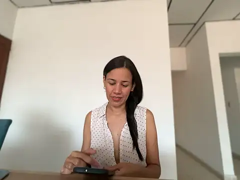 Snapshot of siempre_linda chatting on May 25, 2026, 10:30 pm siempre linda online show from May 25, 2026, 10:30 pm