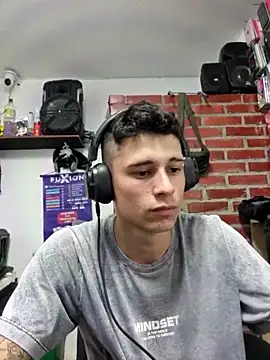 Snapshot of tom_latin chatting on May 30, 2026, 12:28 am tom latin online show from May 30, 2026, 12:28 am