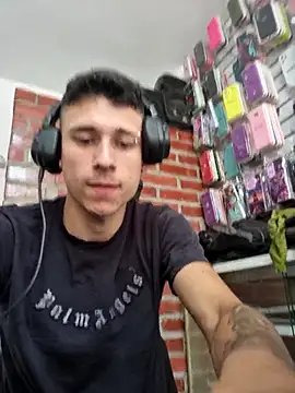 Snapshot of tom_latin chatting on May 28, 2026, 6:47 pm tom latin online show from May 28, 2026, 6:47 pm