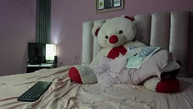 Snapshot of ORIANNA_21 chatting on May 30, 2026, 8:20 am ORIANNA 21 online show from May 30, 2026, 8:20 am
