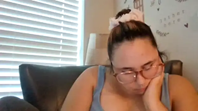 Midnight Riott online show from June 4, 2026, 1:32 am