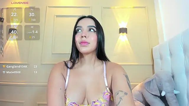 Snapshot of IVONNEREYES chatting on July 7, 2026, 7:23 am IVONNEREYES online show from July 7, 2026, 7:23 am