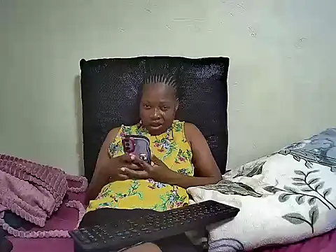 Snapshot of YourGirlTracy chatting on May 29, 2026, 3:40 pm YourGirlTracy online show from May 29, 2026, 3:40 pm