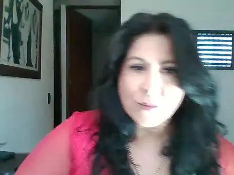 Snapshot of CurvyFireLatina chatting on May 27, 2026, 1:51 pm CurvyFireLatina online show from May 27, 2026, 1:51 pm