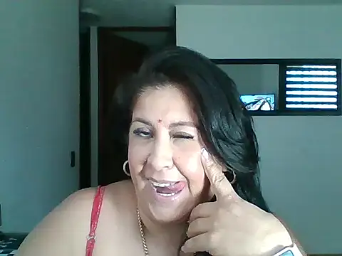 Snapshot of CurvyFireLatina chatting on June 2, 2026, 3:23 pm CurvyFireLatina online show from June 2, 2026, 3:23 pm