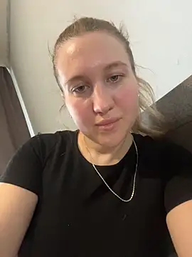 Snapshot of MarieHeartt chatting on June 18, 2026, 9:14 am MarieHeartt online show from June 18, 2026, 9:14 am