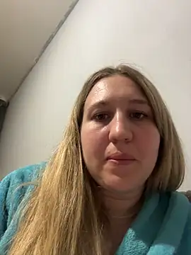 Snapshot of MarieHeartt chatting on May 27, 2026, 5:31 pm MarieHeartt online show from May 27, 2026, 5:31 pm