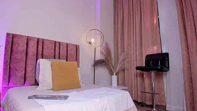 ParisGrayy online show from May 26, 2026, 6:17 pm
