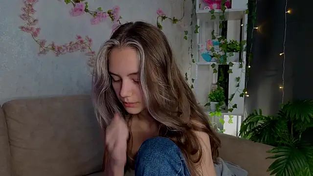 EttaRonhaar online show from June 11, 2026, 12:35 pm