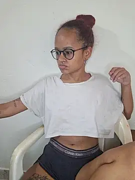 Snapshot of Zoee-Ross chatting on May 28, 2026, 8:15 pm Zoee-Ross online show from May 28, 2026, 8:15 pm