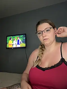 Snapshot of LucieLouBabe chatting on May 28, 2026, 11:54 pm LucieLouBabe online show from May 28, 2026, 11:54 pm