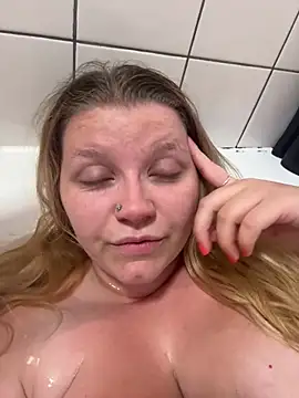 LucieLouBabe online show from June 14, 2026, 10:44 pm