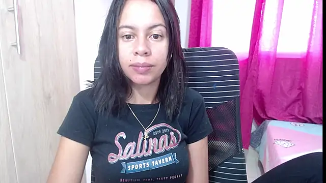 Snapshot of Valeria_Santos_ chatting on July 2, 2026, 1:39 pm Valeria Santos online show from July 2, 2026, 1:39 pm