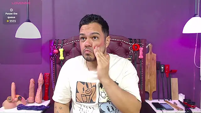 Snapshot of -AlejandroT- chatting on May 24, 2026, 12:10 am -AlejandroT- online show from May 24, 2026, 12:10 am