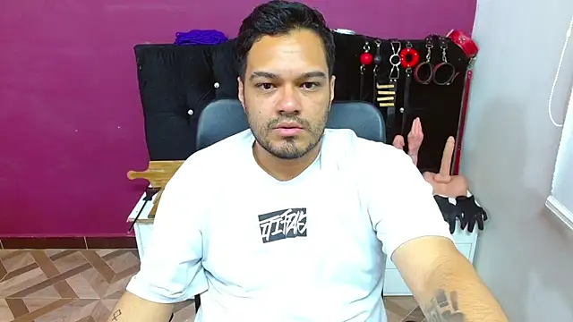 Snapshot of -AlejandroT- chatting on May 28, 2026, 4:42 am -AlejandroT- online show from May 28, 2026, 4:42 am