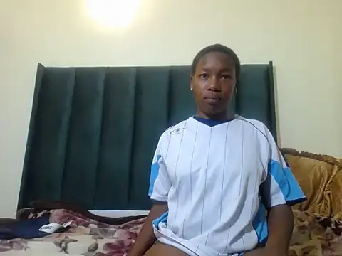 Snapshot of TypicalBaddiex chatting on May 25, 2026, 6:39 pm TypicalBaddiex online show from May 25, 2026, 6:39 pm