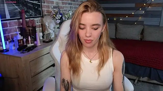 Snapshot of eva_swetty chatting on May 27, 2026, 9:55 pm eva swetty online show from May 27, 2026, 9:55 pm