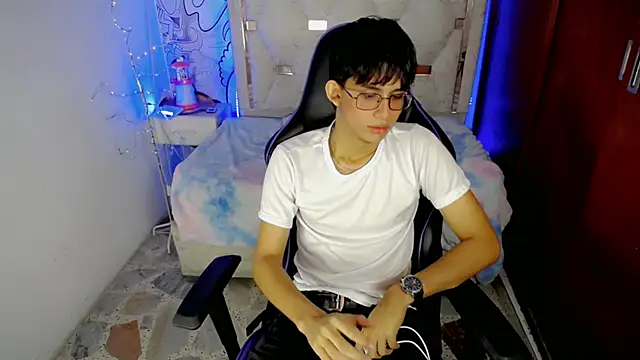 Snapshot of zxvn_n chatting on June 1, 2026, 1:44 pm zxvn n online show from June 1, 2026, 1:44 pm