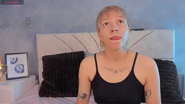 Snapshot of vane_grey chatting on July 19, 2026, 4:26 pm vane grey online show from July 19, 2026, 4:26 pm