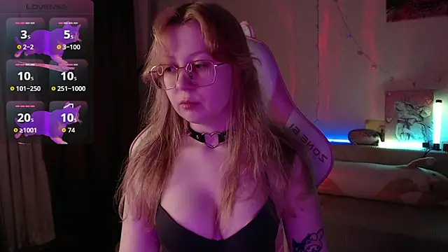 Snapshot of henby_streamss chatting on June 12, 2026, 8:28 pm henby streamss online show from June 12, 2026, 8:28 pm
