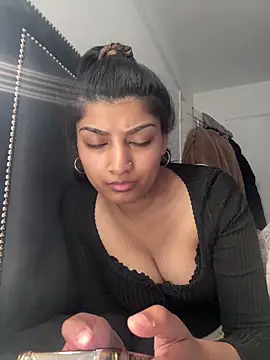 naughtywhisper784 online show from June 20, 2026, 1:16 pm