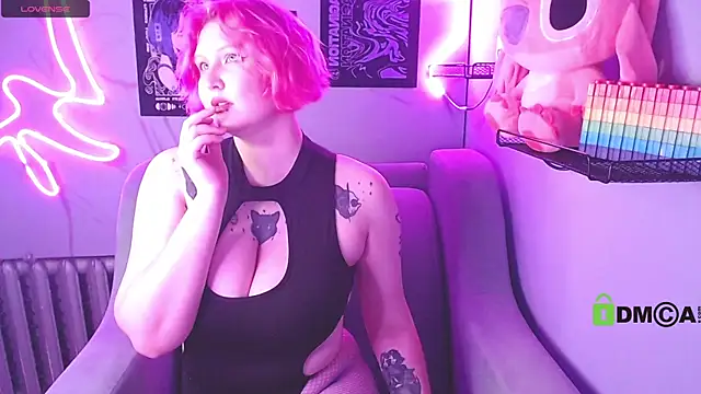 Snapshot of DolliRosees chatting on June 17, 2026, 12:37 pm DolliRosees online show from June 17, 2026, 12:37 pm