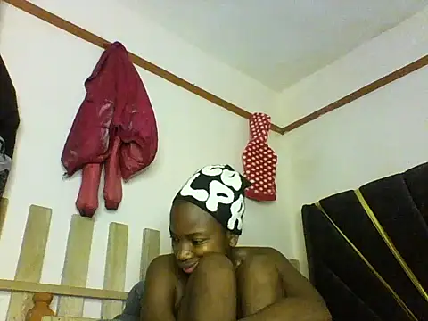Snapshot of aliana082169 chatting on May 28, 2026, 8:11 am aliana082169 online show from May 28, 2026, 8:11 am