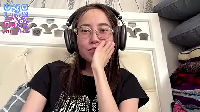 VickieTrudo online show from June 13, 2026, 5:05 am