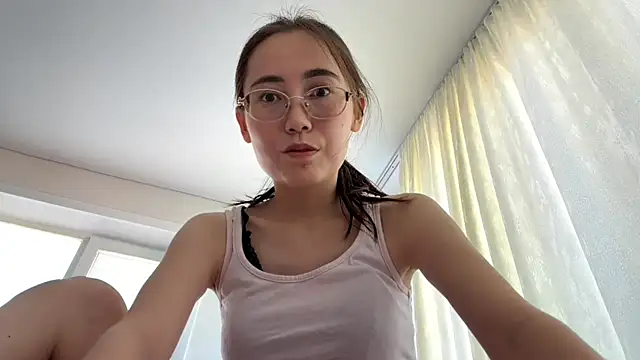 VickieTrudo online show from July 16, 2026, 12:13 pm