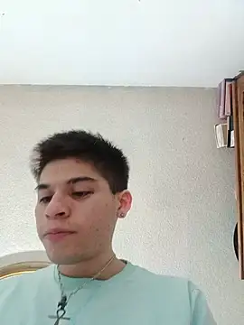 Snapshot of Oliver_LA chatting on August 4, 2026, 7:13 am Oliver LA online show from August 4, 2026, 7:13 am