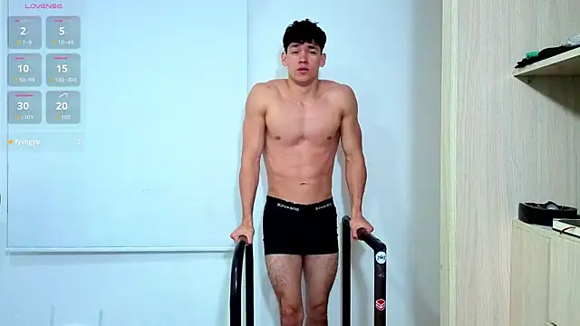 Snapshot of Luke_Muscle chatting on July 17, 2026, 1:58 am Luke Muscle online show from July 17, 2026, 1:58 am
