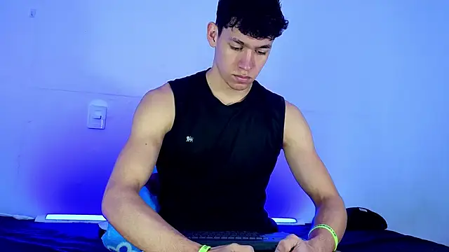 Snapshot of Luke_Muscle chatting on May 25, 2026, 1:10 pm Luke Muscle online show from May 25, 2026, 1:10 pm
