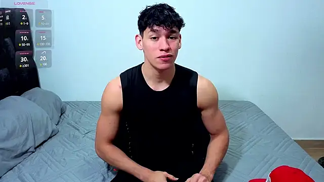Snapshot of Luke_Muscle chatting on July 15, 2026, 12:50 am Luke Muscle online show from July 15, 2026, 12:50 am
