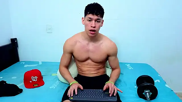 Snapshot of Luke_Muscle chatting on June 10, 2026, 2:46 am Luke Muscle online show from June 10, 2026, 2:46 am