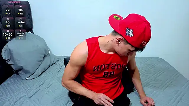 Snapshot of Luke_Muscle chatting on July 14, 2026, 1:05 am Luke Muscle online show from July 14, 2026, 1:05 am