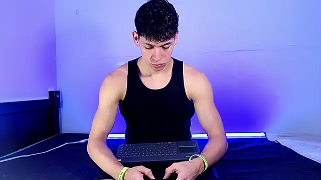 Snapshot of Luke_Muscle chatting on May 27, 2026, 12:34 pm Luke Muscle online show from May 27, 2026, 12:34 pm